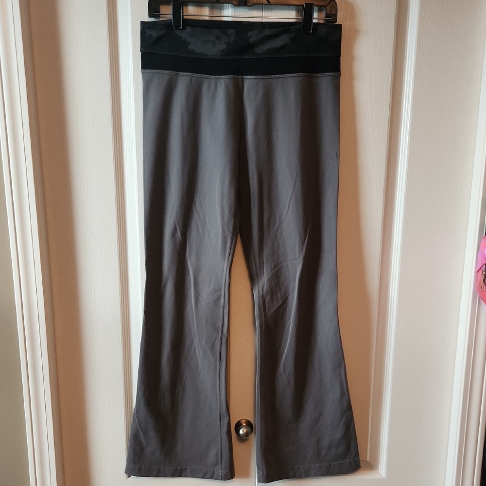 Lululemon Athletica Gray and Black Leggings with Flare And Patterned Waistband